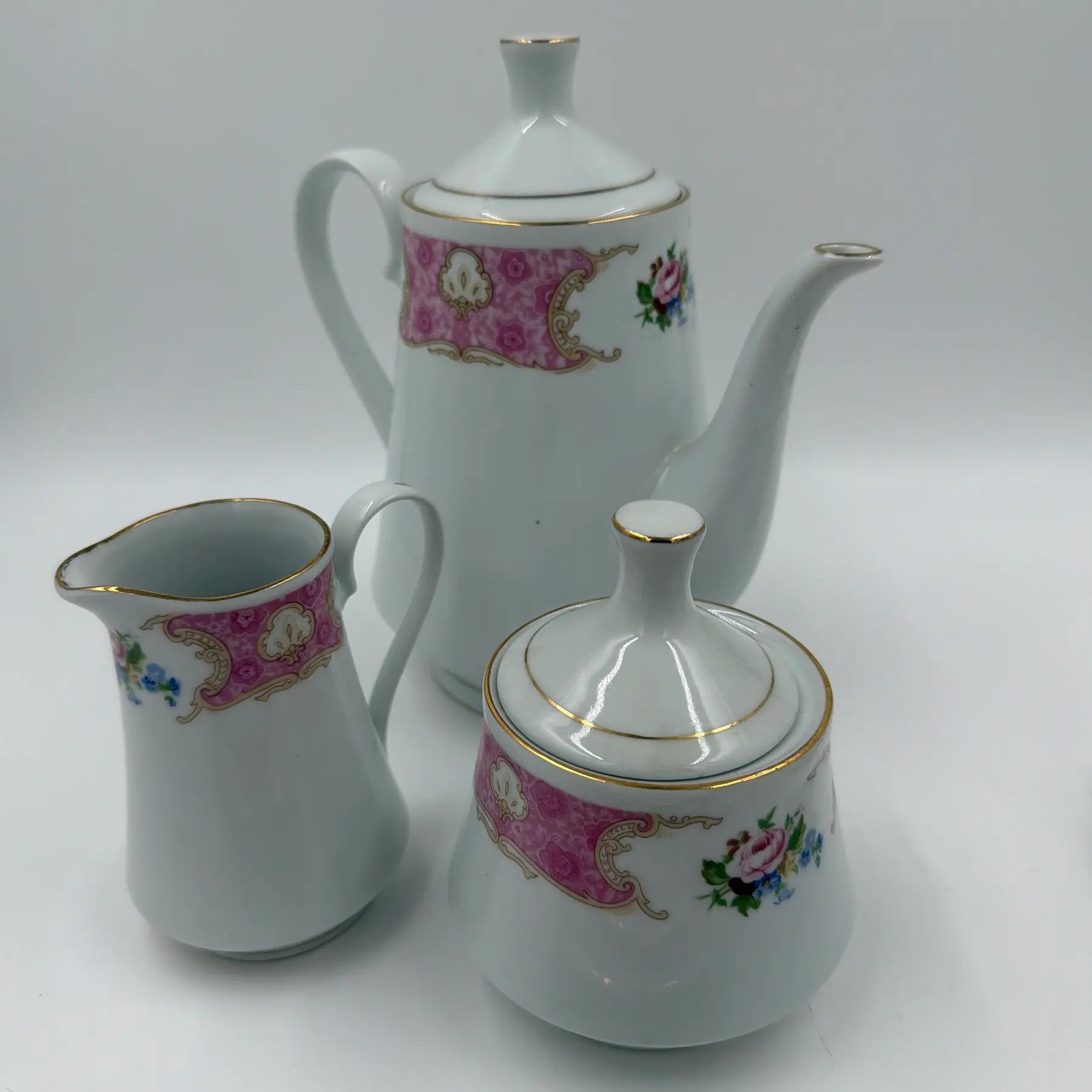 1990s Remington Red Sea Fine China Set With 12 Place Settings - 67 Piece