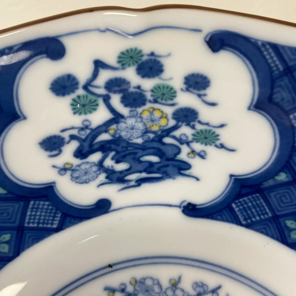 Japanese Imari-Style Scalloped Porcelain Bowl With Peony & Chrysanthemum Motif