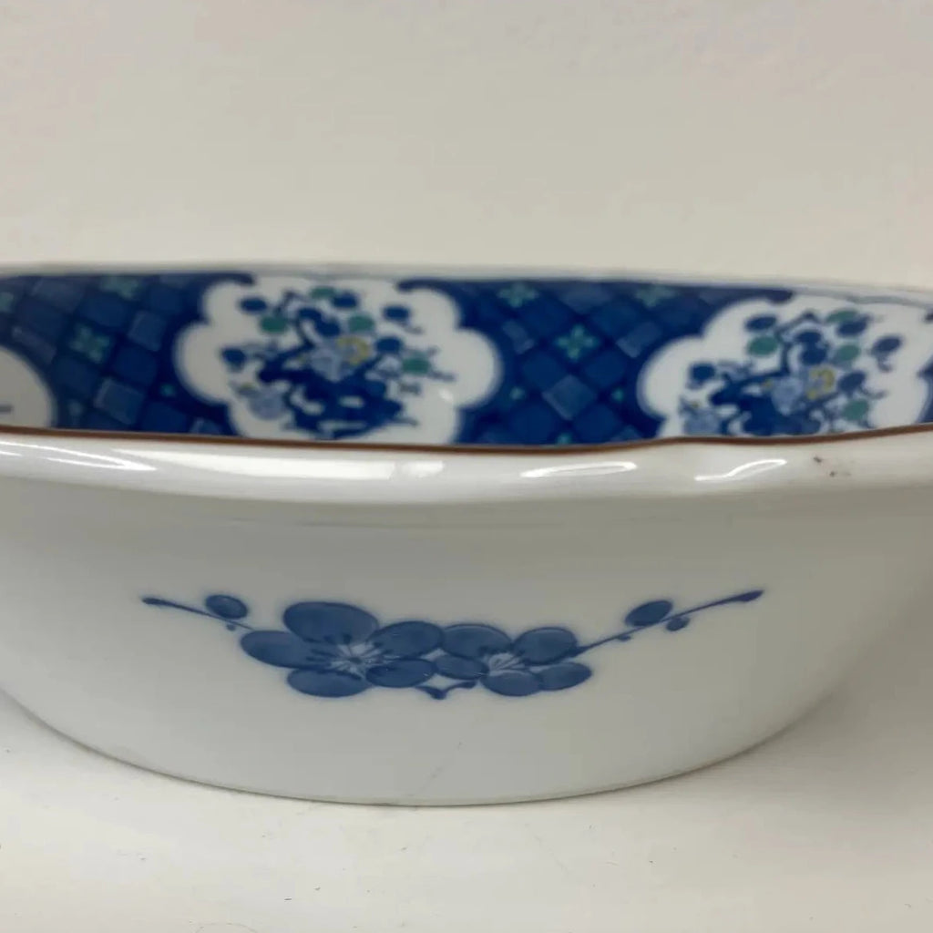Japanese Imari-Style Scalloped Porcelain Bowl With Peony & Chrysanthemum Motif